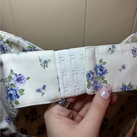 Petersyn Floral White Lexie Dress NWT - Picture 3 of 5